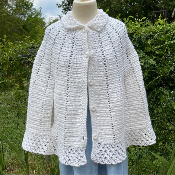 70s Crochet Poncho Sweater with Peter Pan Collar covered buttons - Picture 15 of 16